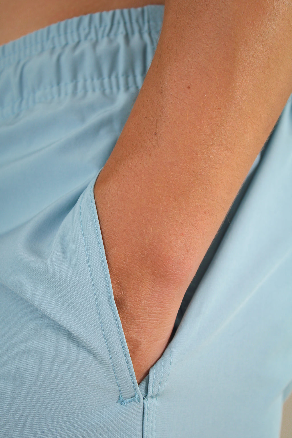 Short Elastano Azul Maya Resistente à Água Utan e Logo