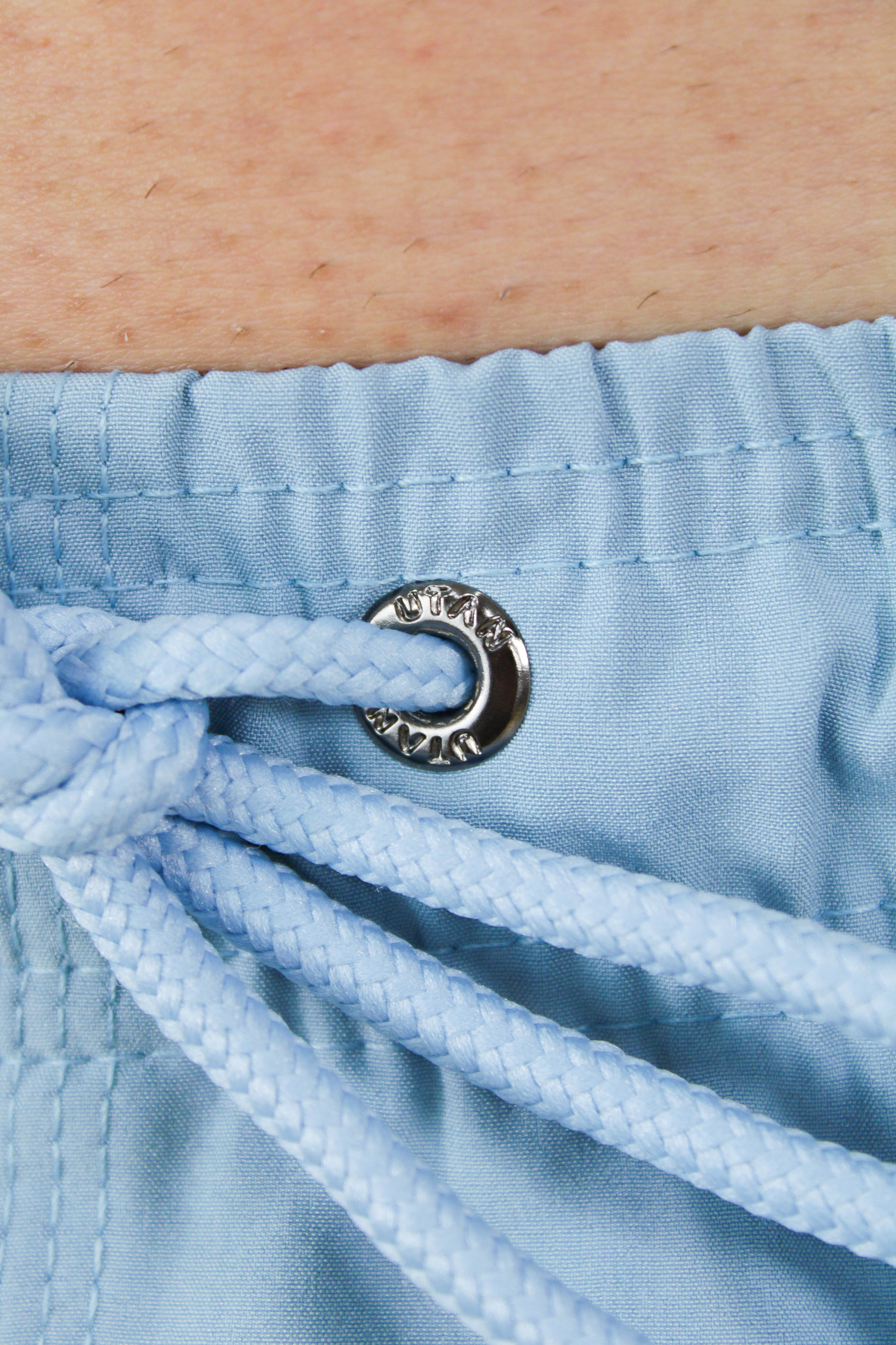 Short Elastano Azul Maya Resistente à Água Utan e Logo