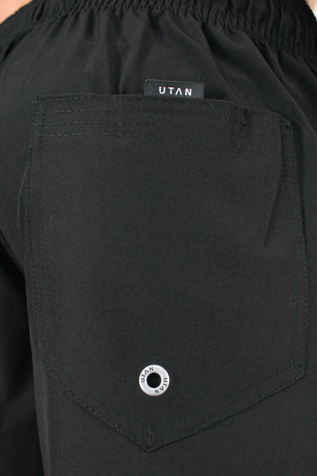 Short Elastano Preto Resistente à Água Utan e Logo