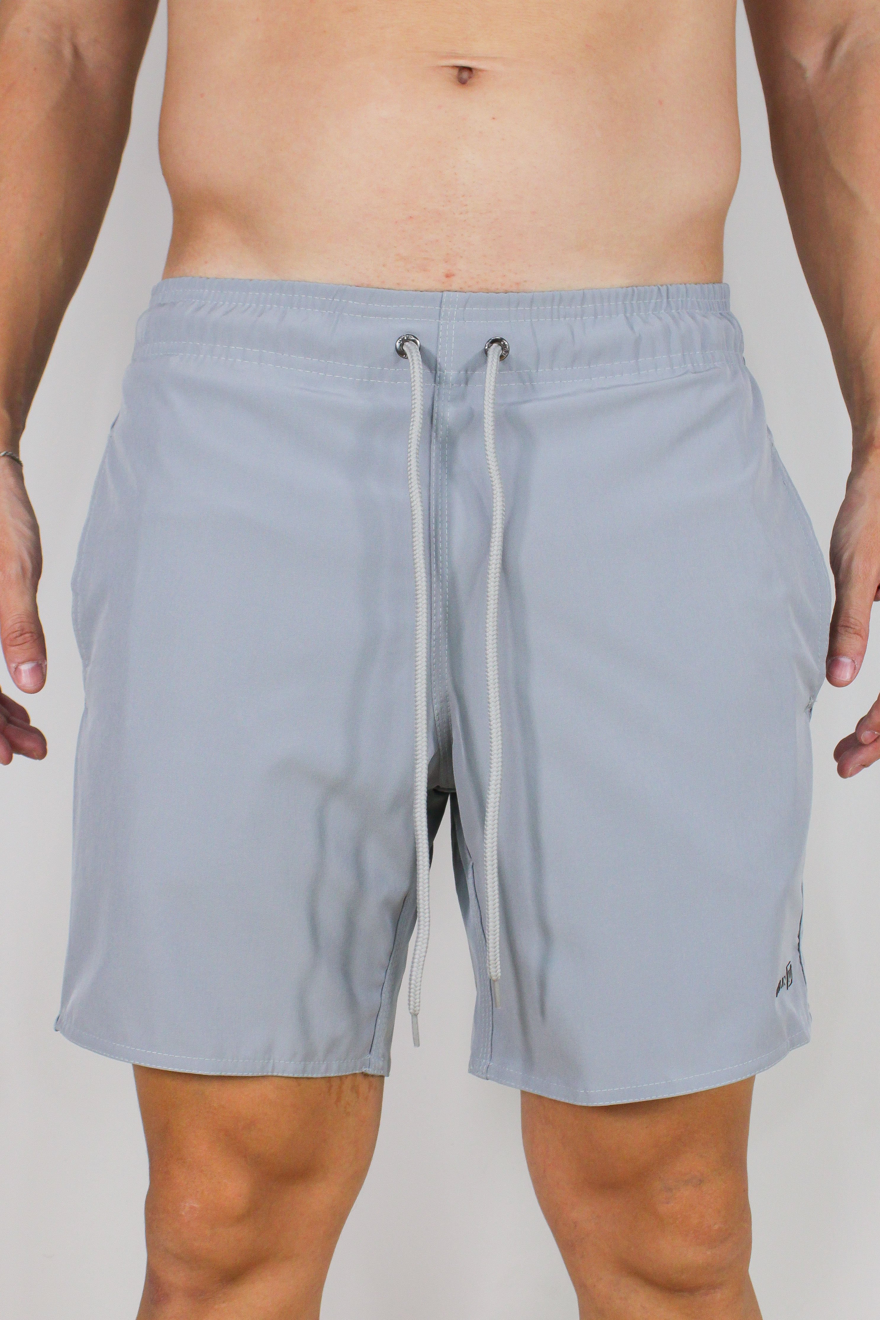 Short Elastano Cinza Resistente à Água Utan e Logo