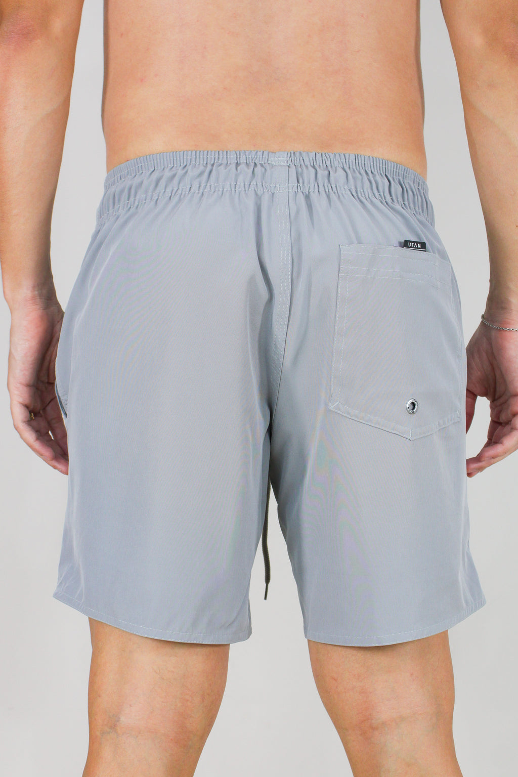 Short Elastano Cinza Resistente à Água Utan e Logo