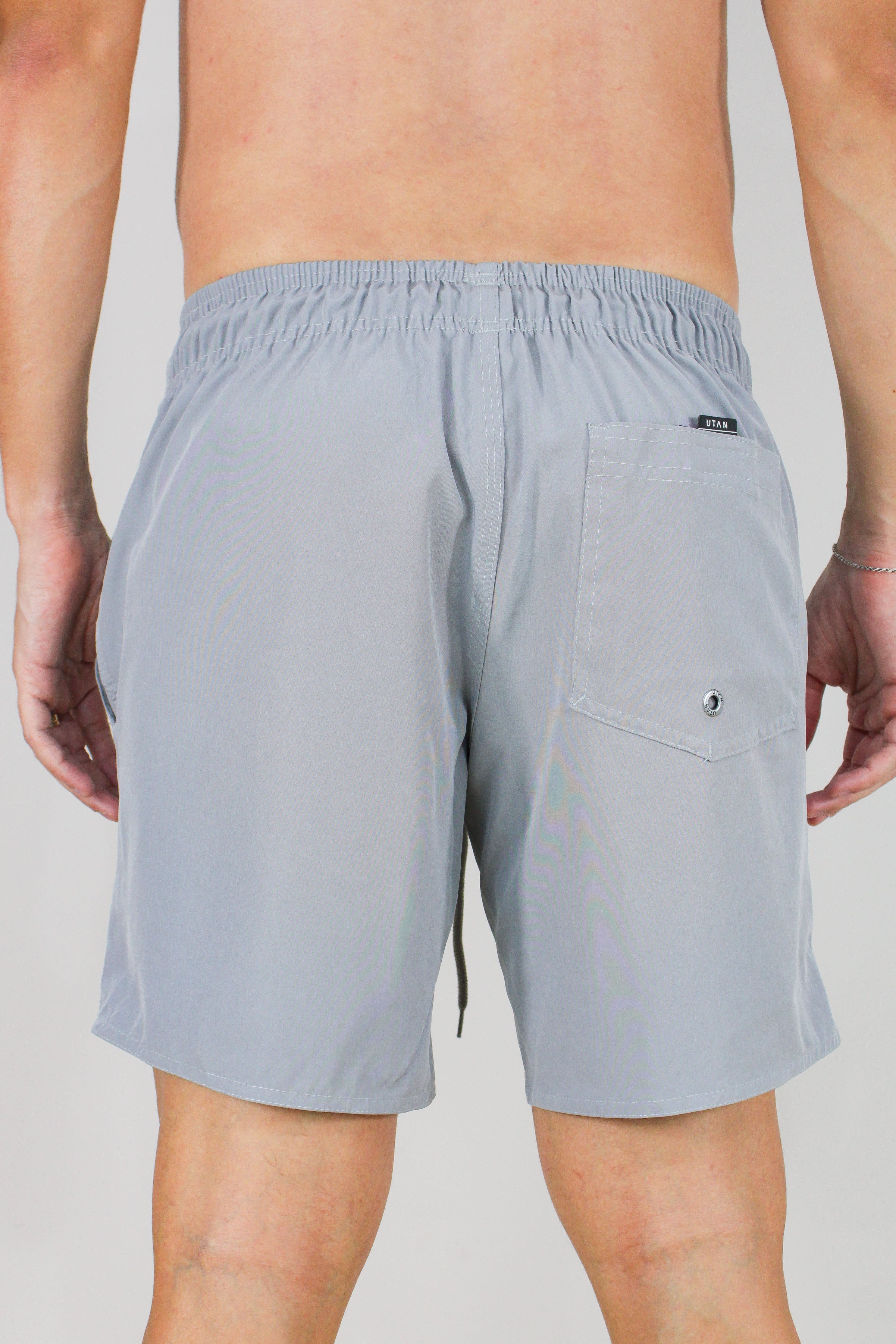 Short Elastano Cinza Resistente à Água Utan e Logo