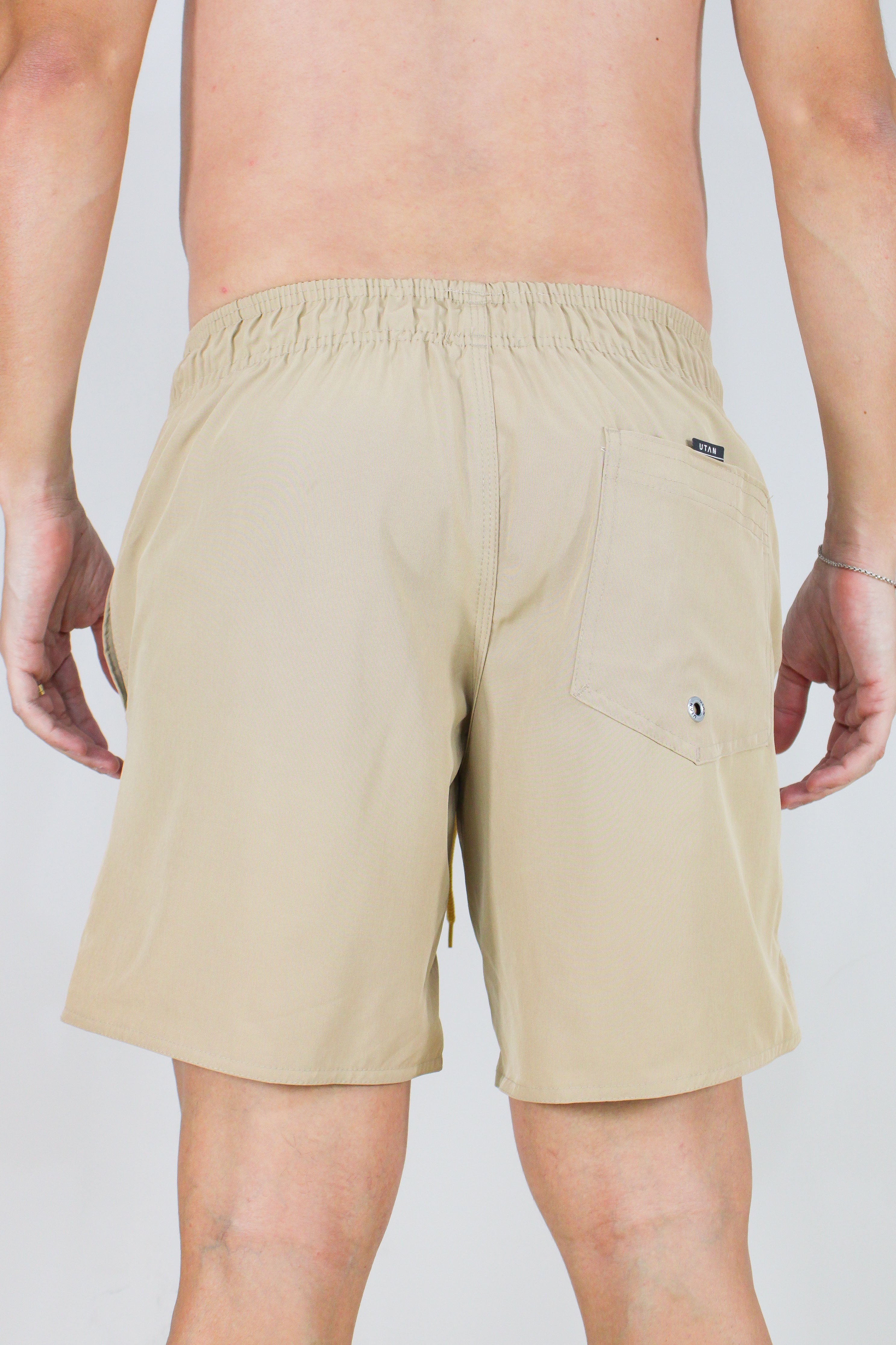 Short Elastano Caqui Resistente à Água Utan e Logo