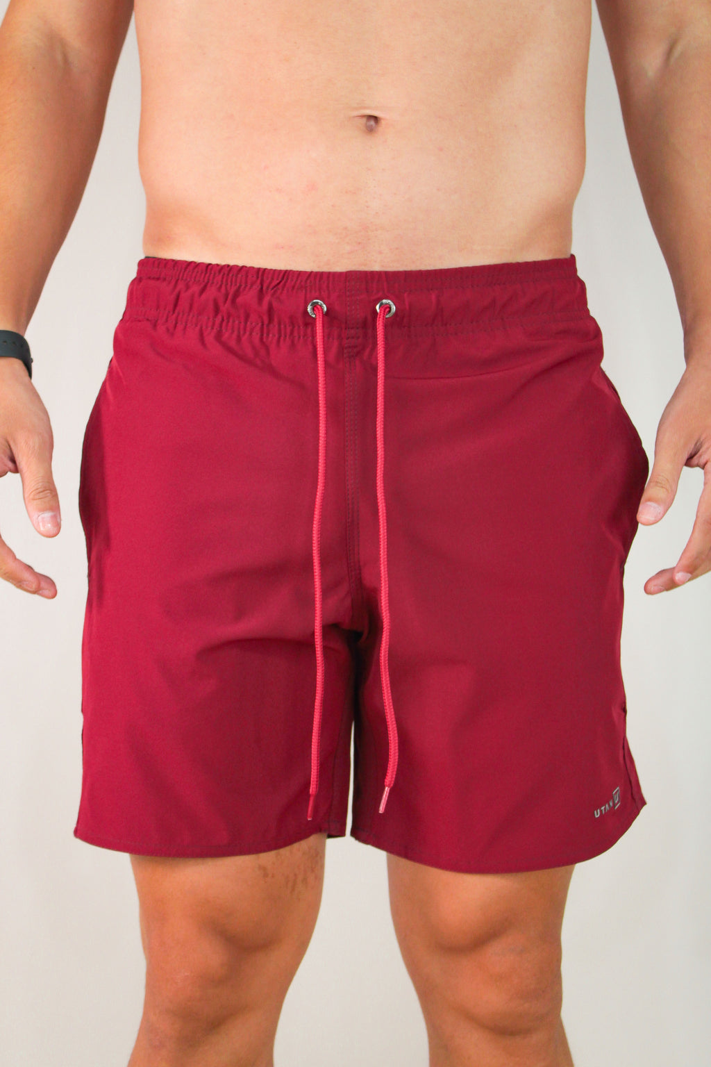 Short Elastano Vinho Resistente à Água Utan e Logo
