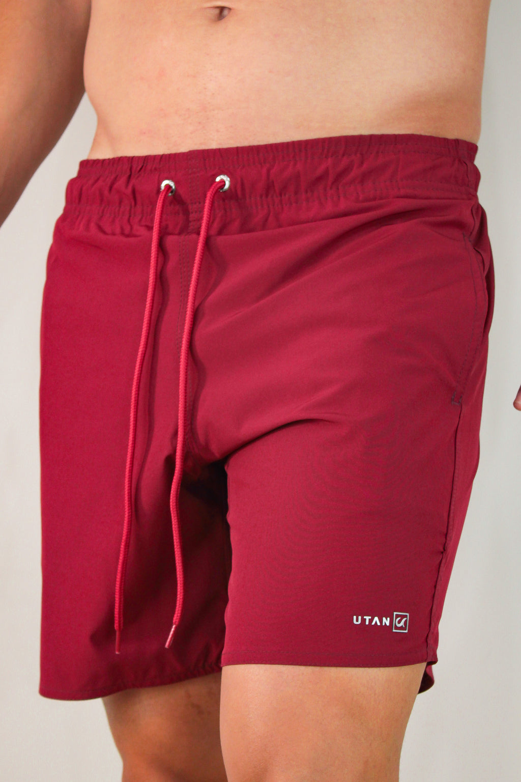 Short Elastano Vinho Resistente à Água Utan e Logo