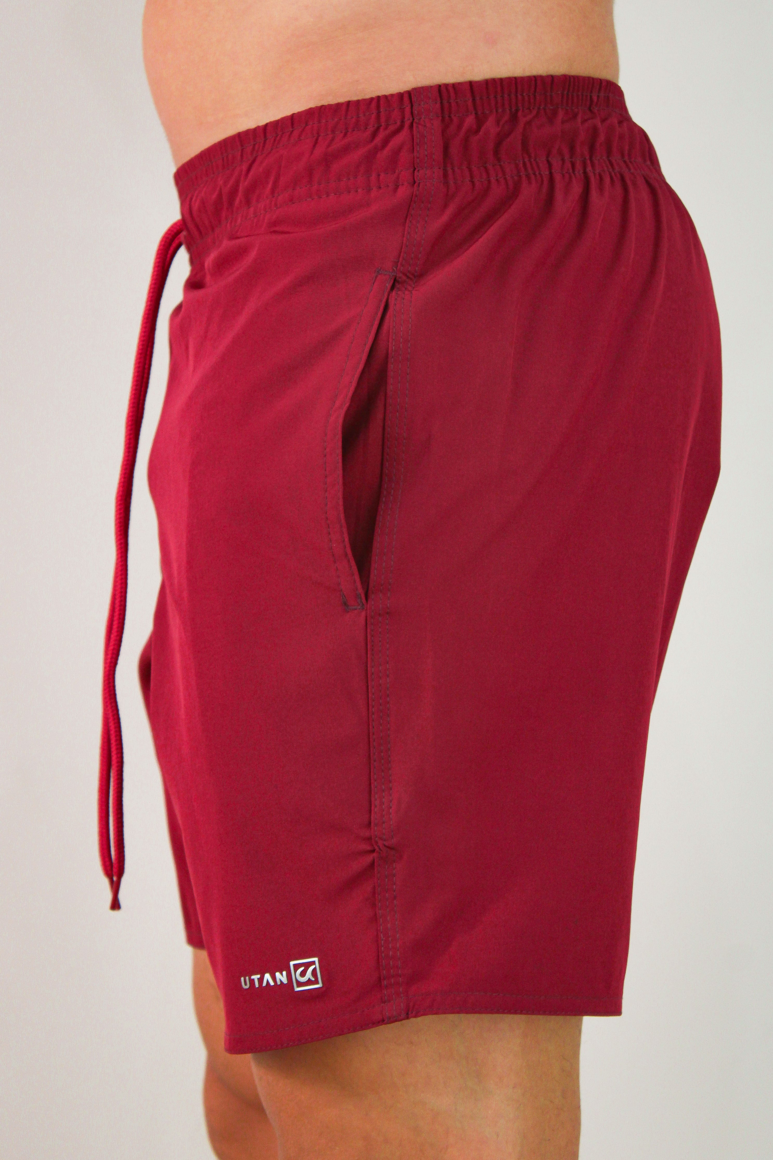 Short Elastano Vinho Resistente à Água Utan e Logo