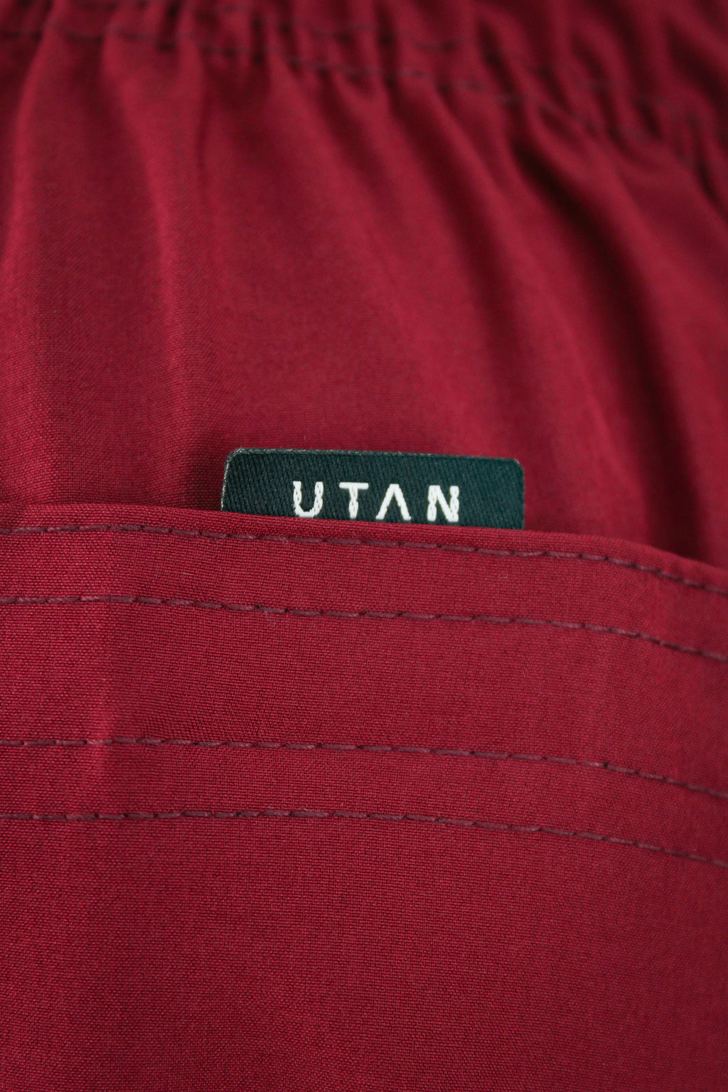 Short Elastano Vinho Resistente à Água Utan e Logo