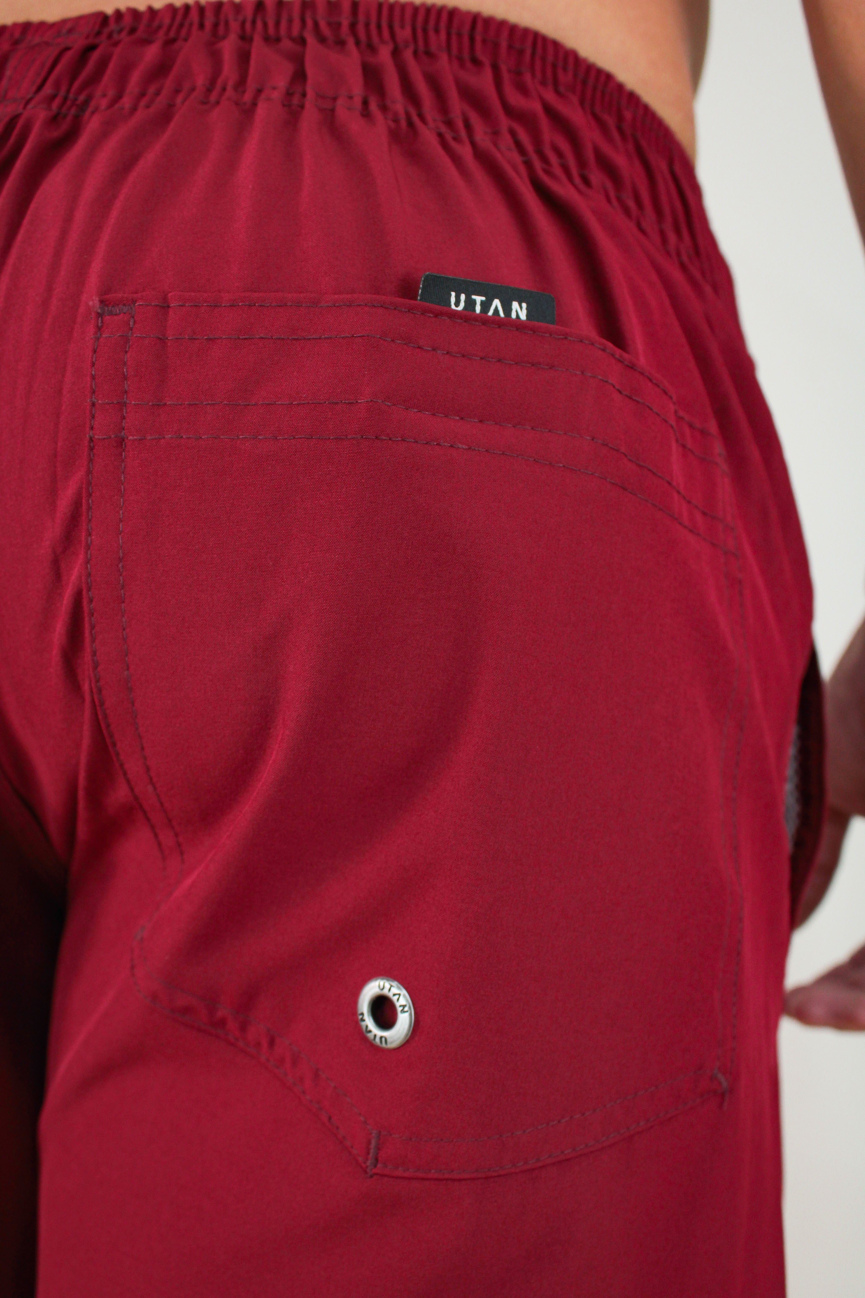 Short Elastano Vinho Resistente à Água Utan e Logo