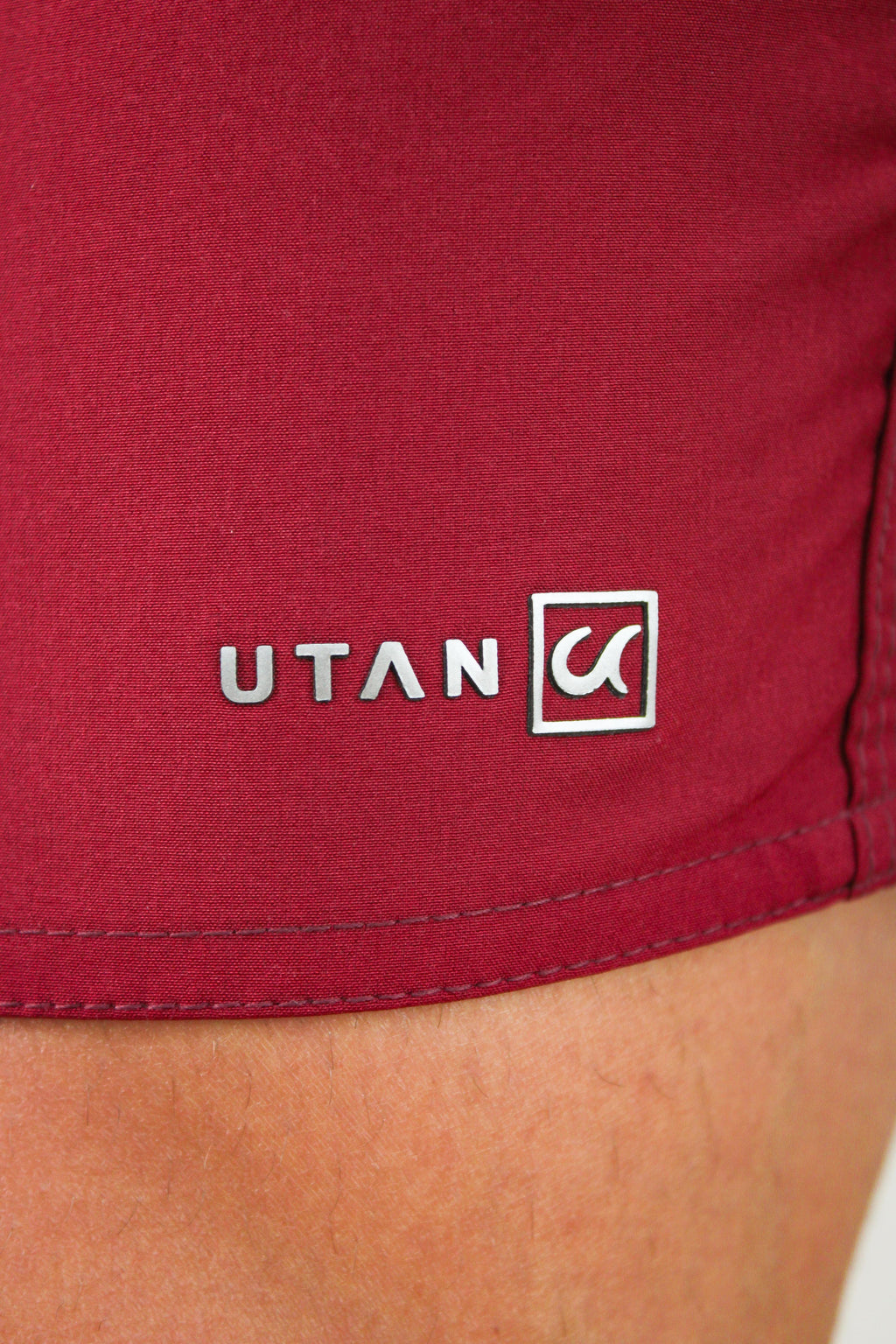 Short Elastano Vinho Resistente à Água Utan e Logo